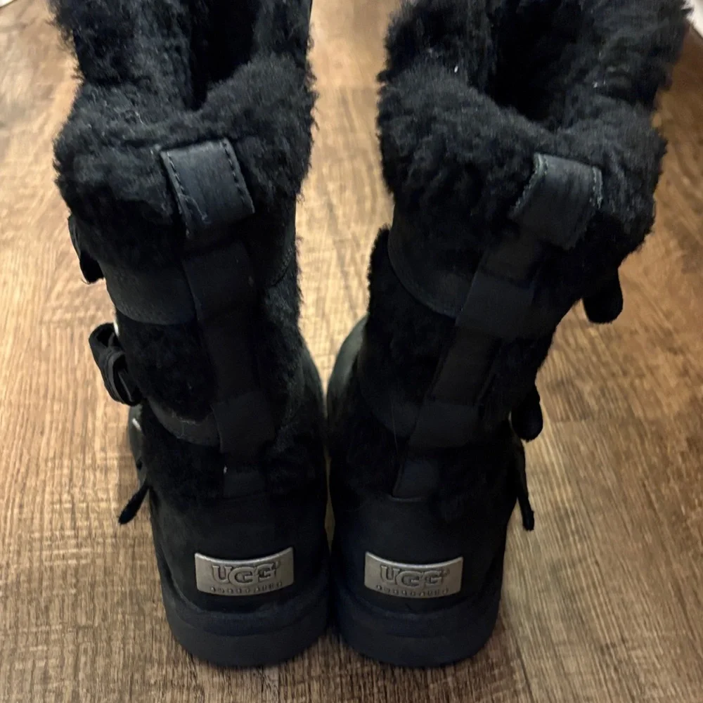 UGG Cozy Black Winter Boots EUC Size 5 / EU 36